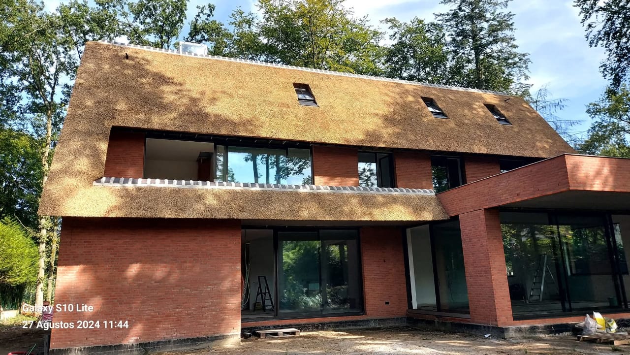 Professional Thatching Team Work